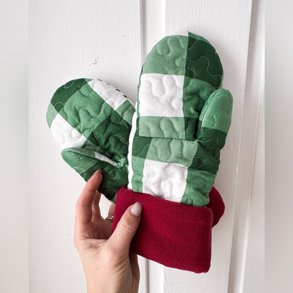 Handmade 🧵 🪡 upcycled Quilt Fleece Lined Mittens - Picture 5 of 5
